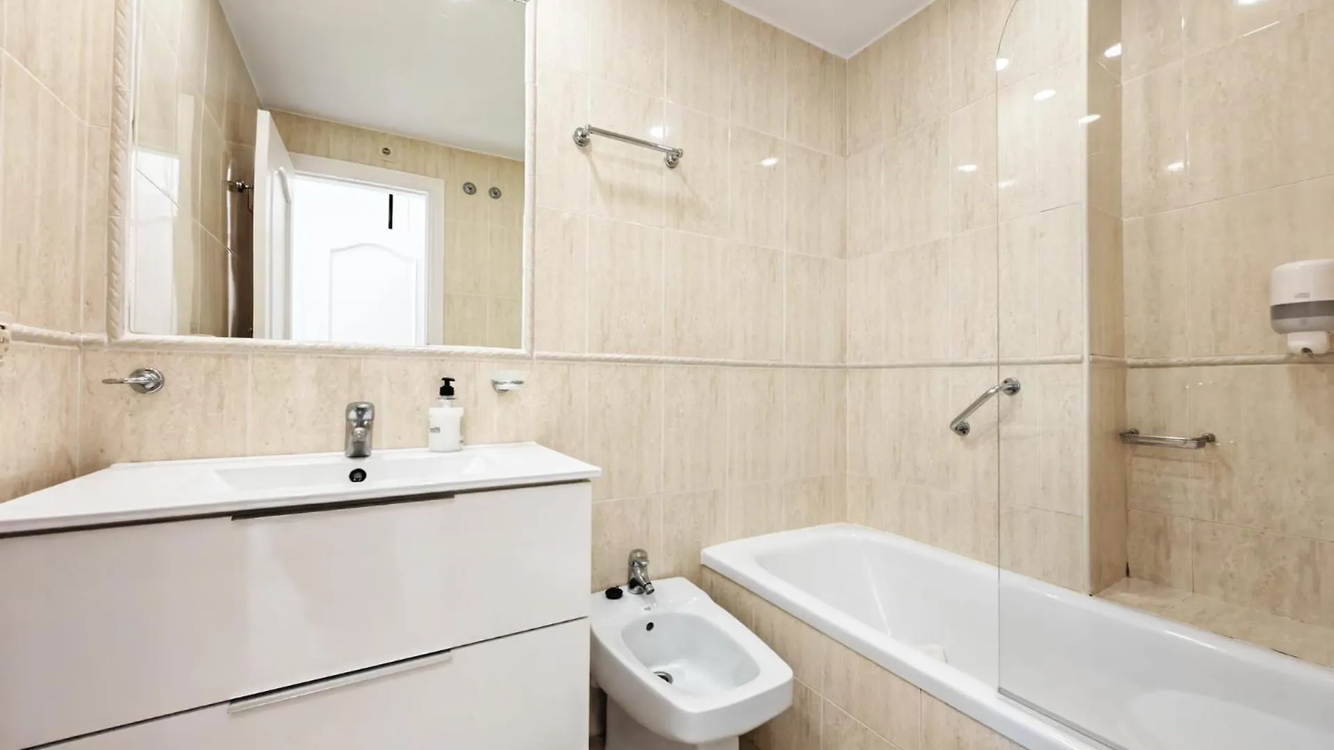 Spacious Apt In Oasis Riviera Malaga Apartment