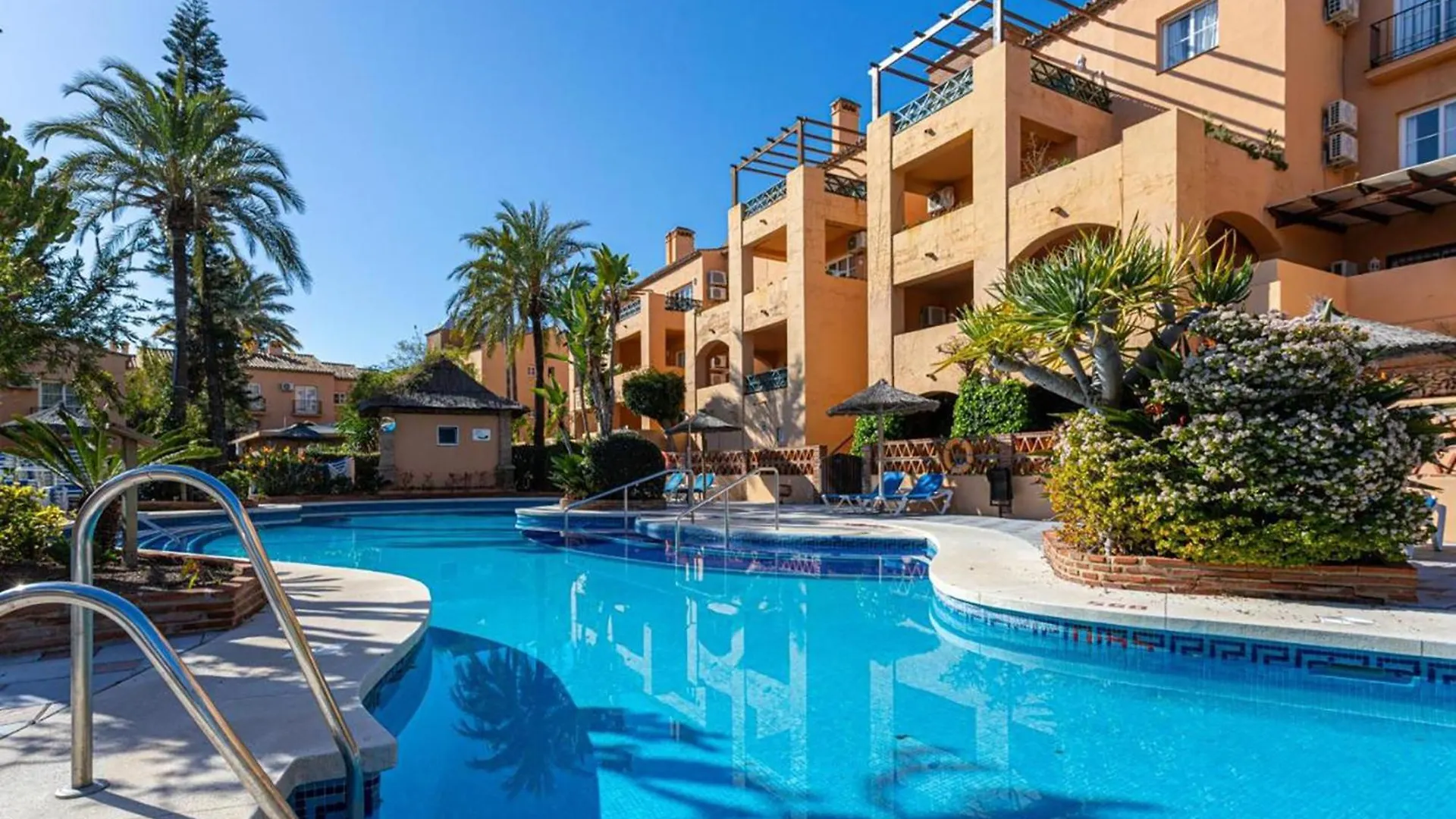Spacious Apt In Oasis Riviera Malaga 0*,