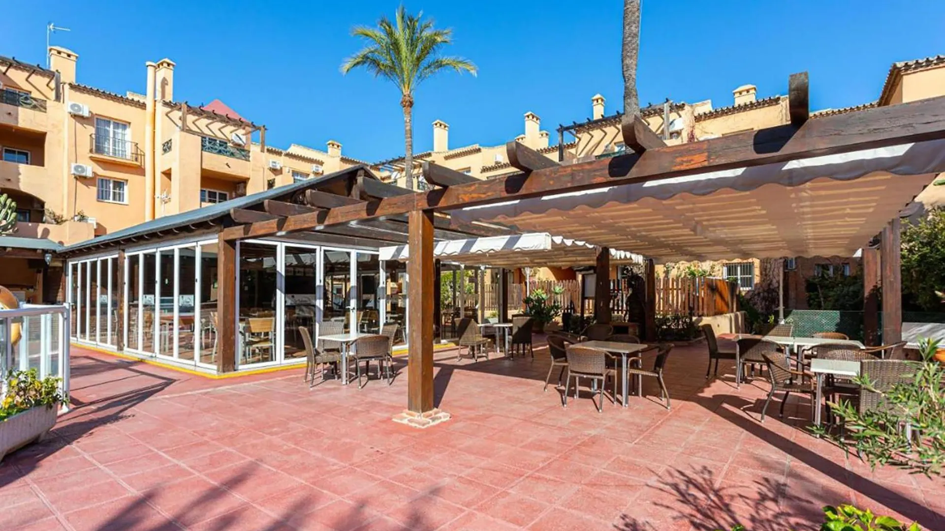 Spacious Apt In Oasis Riviera Málaga